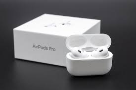 Apple AirPods Pro (2nd generation) with MagSafe Case (USB-C) Bluetooth  (White,